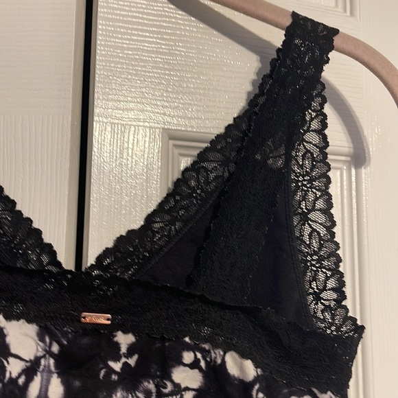 PINK Victoria's Secret black and white tie dye lace trim bralette size Medium - Picture 10 of 11